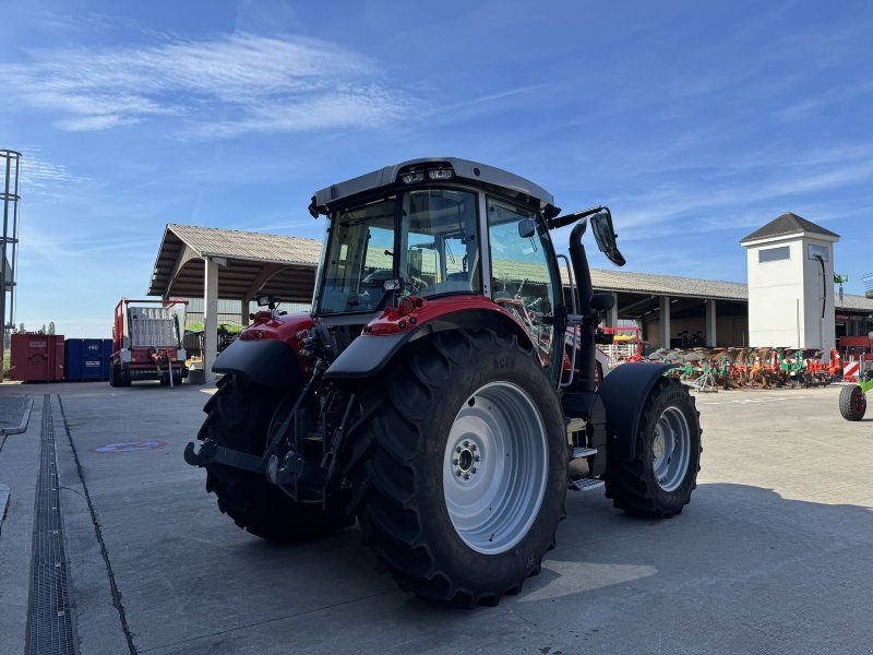 Massey Ferguson 5S.115