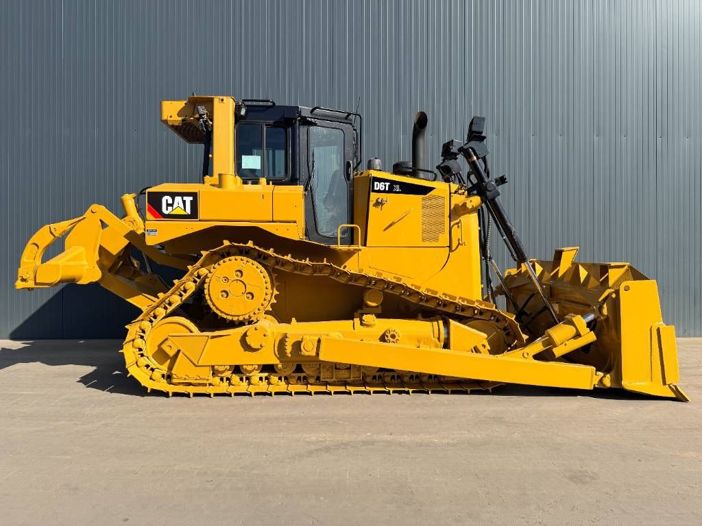 CAT D6T XL