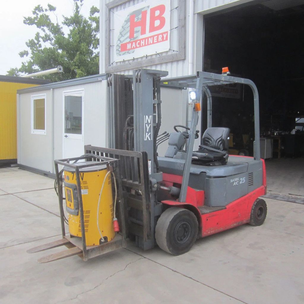 Nichiyu Heftruck FPC25PN, elek., triplex, side shift, hydro vorkverstelling.