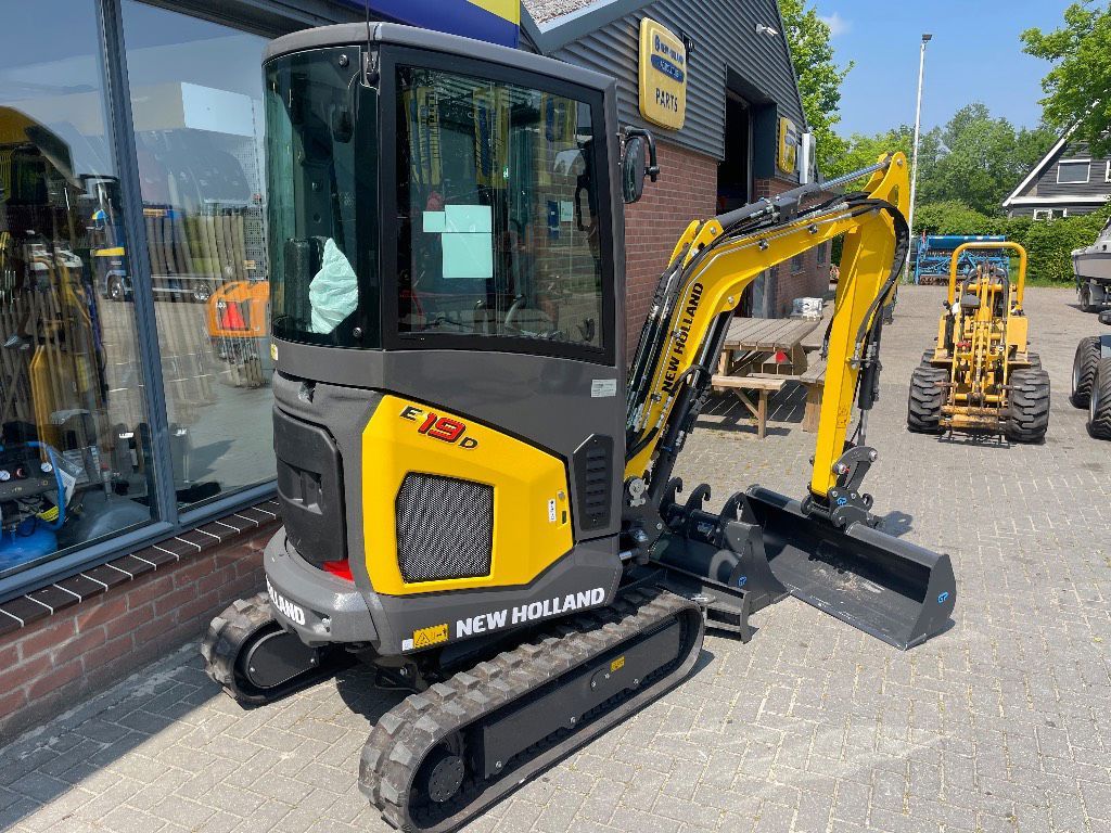 New Holland NEW E19D