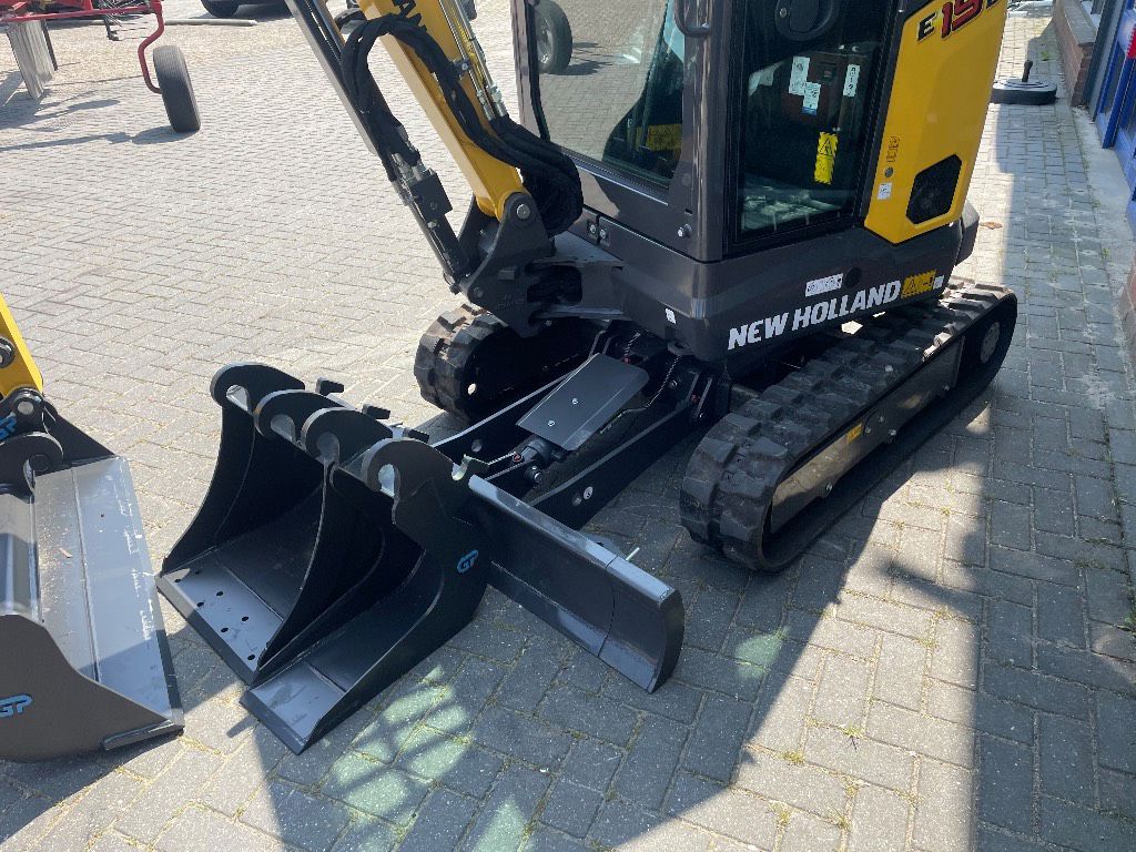 New Holland NEW E19D