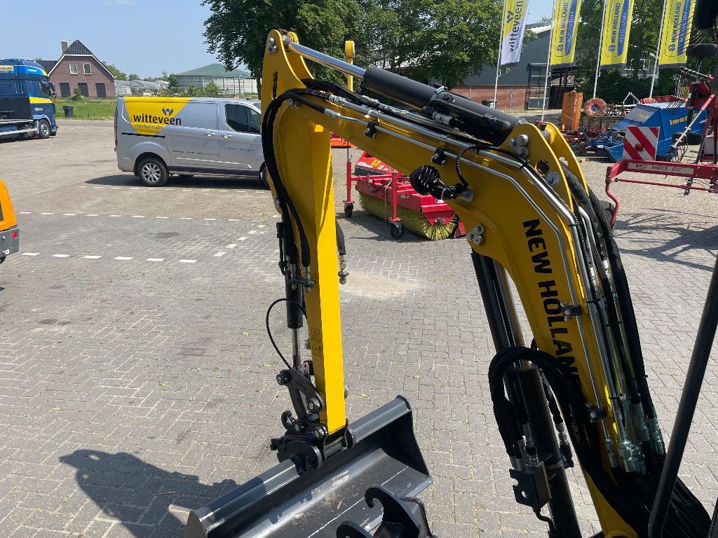 New Holland NEW E19D