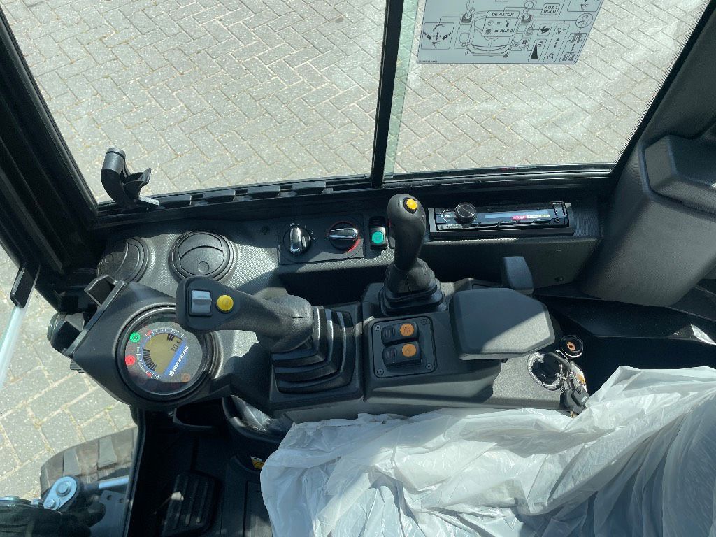 New Holland NEW E19D