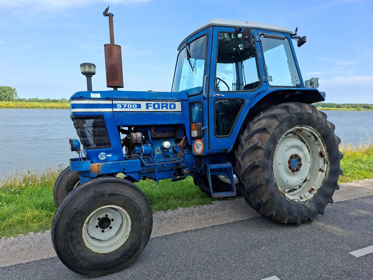 Ford 5700