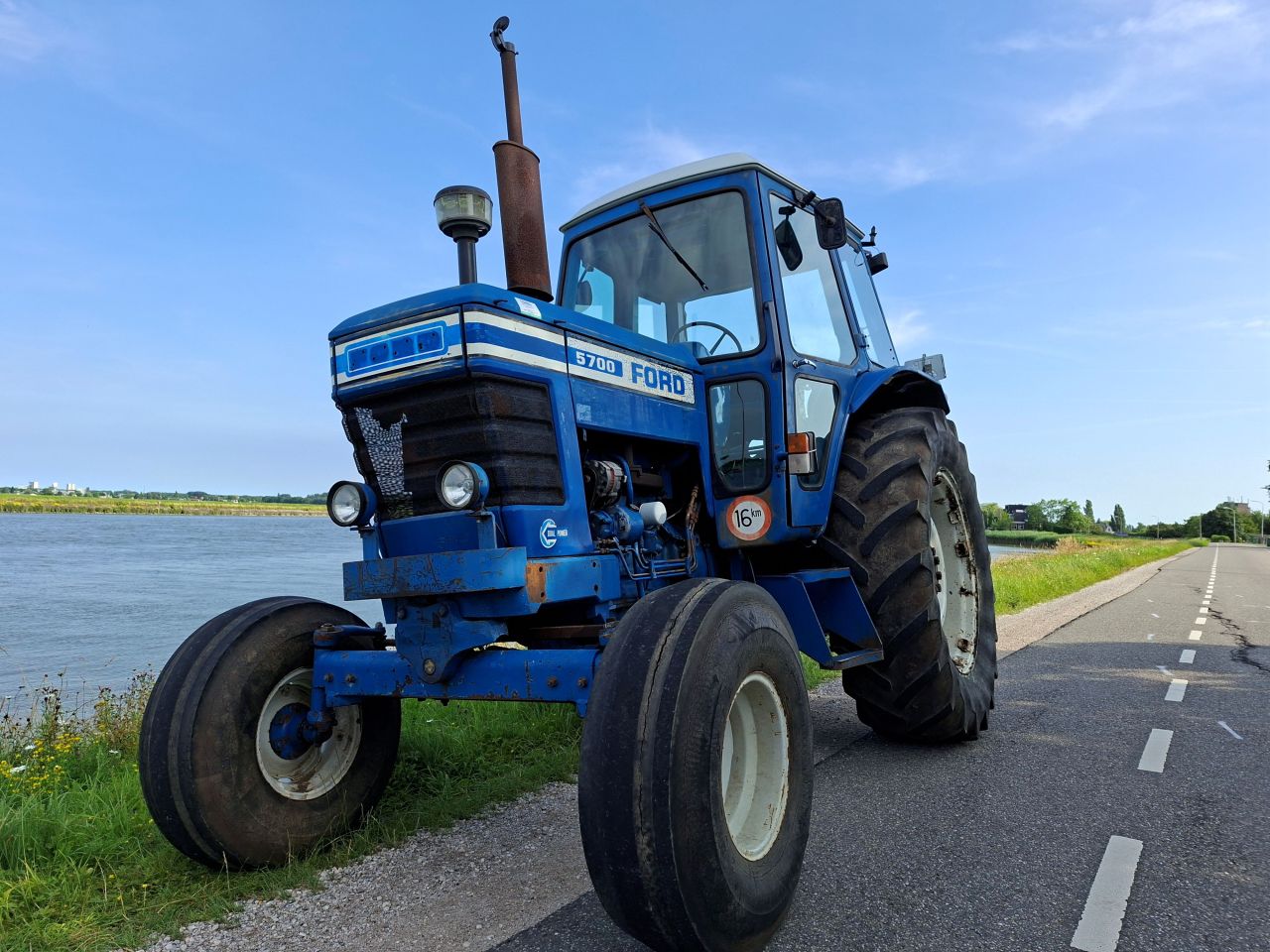 Ford 5700