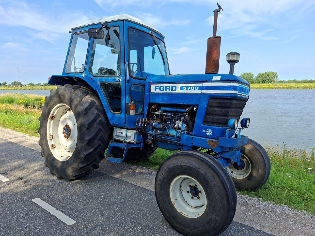 Ford 5700