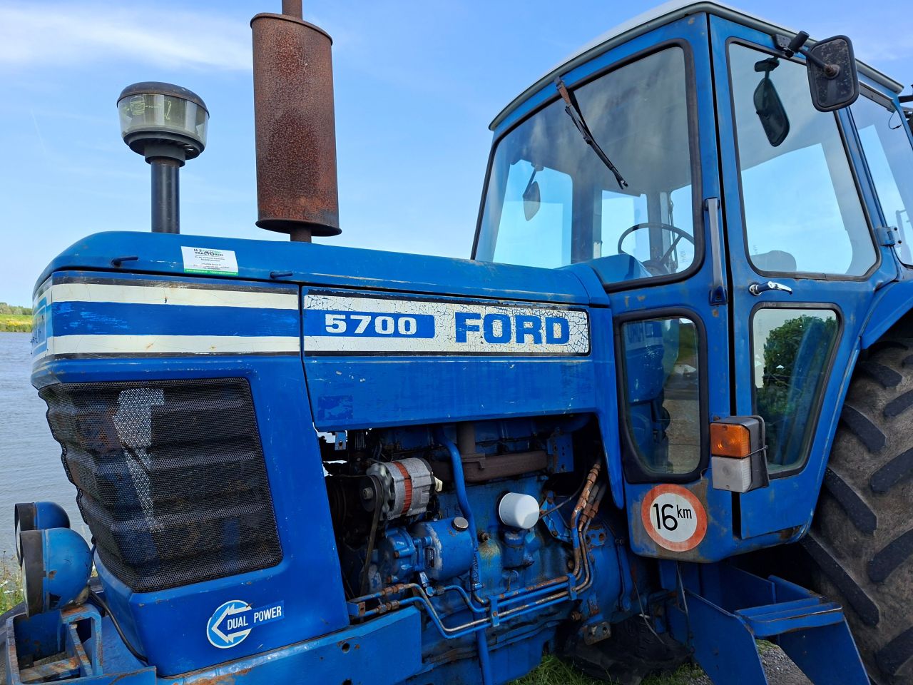 Ford 5700