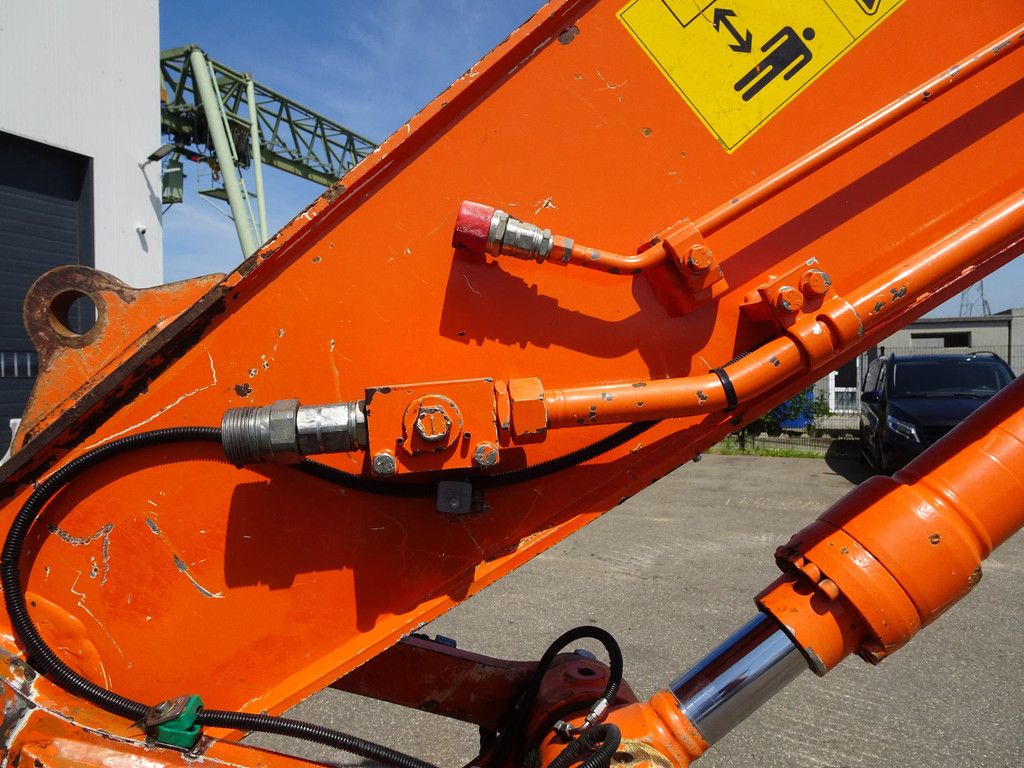 Hitachi ZX180LCN-5B