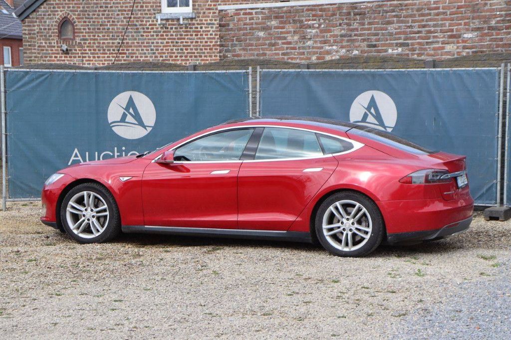 Passenger car Tesla Motors Model S 85D Electric 2015 (Margin)