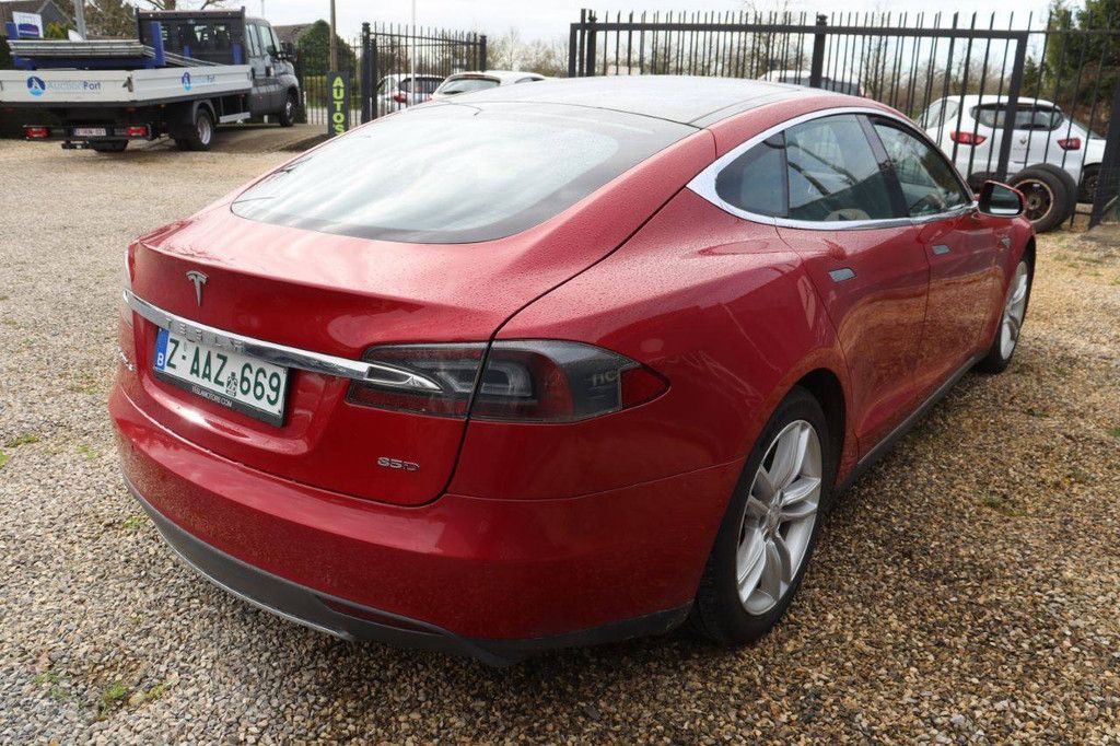 Passenger car Tesla Motors Model S 85D Electric 2015 (Margin)