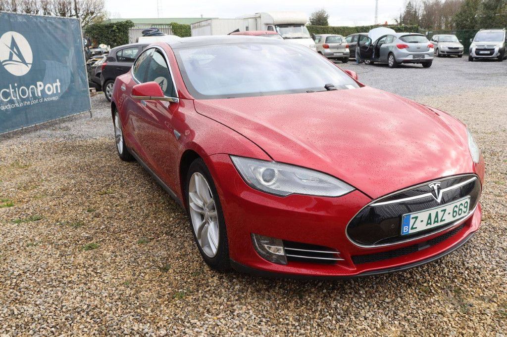 Passenger car Tesla Motors Model S 85D Electric 2015 (Margin)