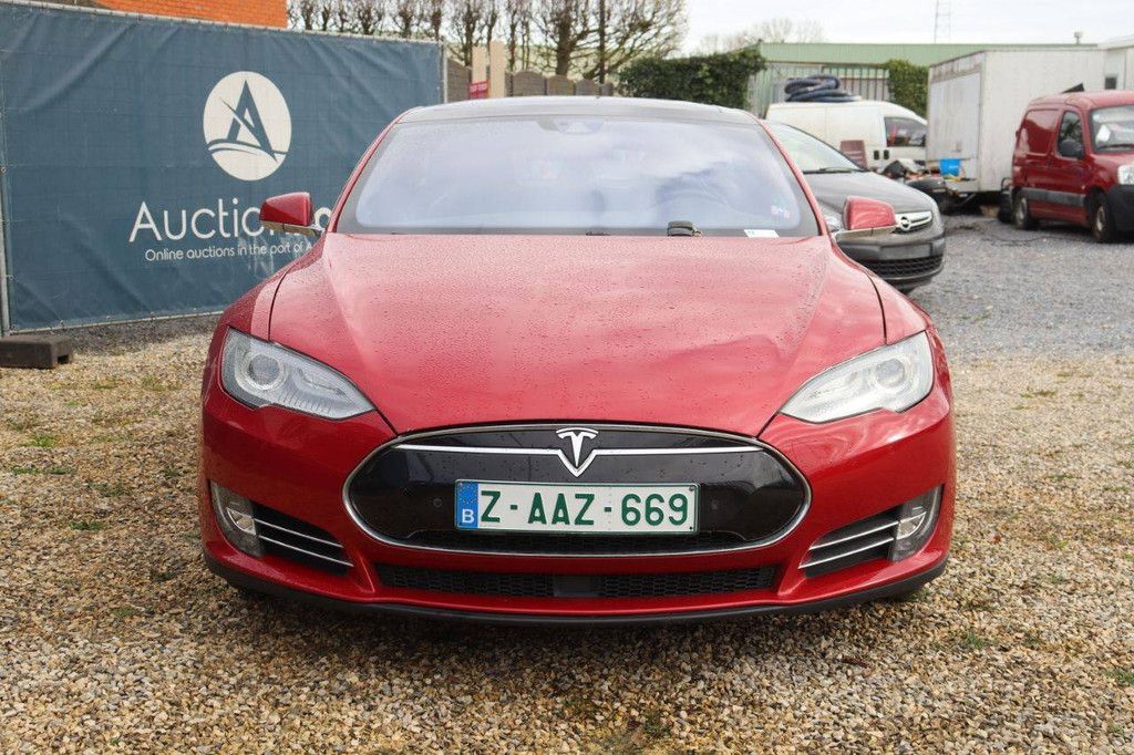 Passenger car Tesla Motors Model S 85D Electric 2015 (Margin)