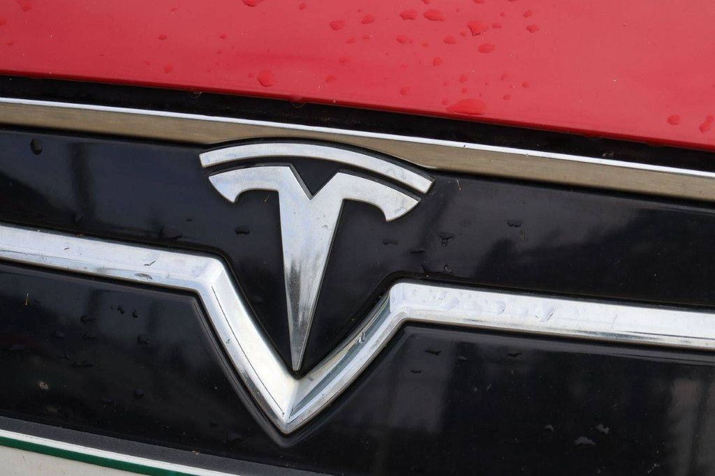 Passenger car Tesla Motors Model S 85D Electric 2015 (Margin)