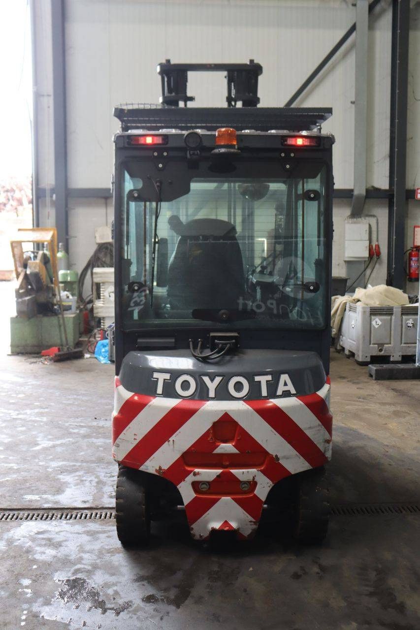 Toyota 8FBMT25 Electric Forklift 2270kg 4.5m 2018