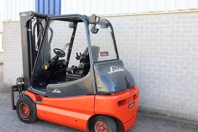 Heftruck Linde E30-02 Elektrisch 3000kg 2003