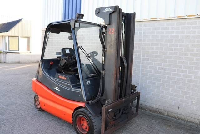 Heftruck Linde E30-02 Elektrisch 3000kg 2003