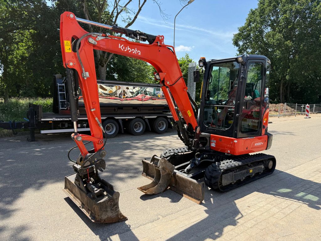 Kubota K037
