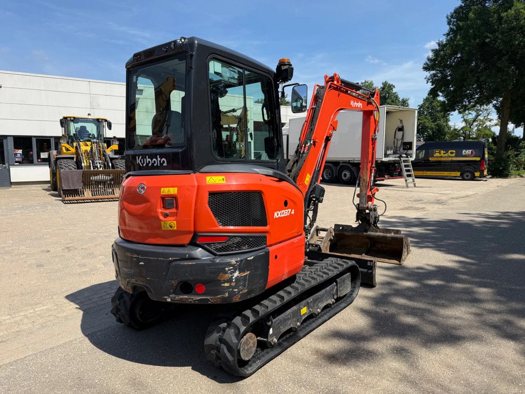 Kubota K037