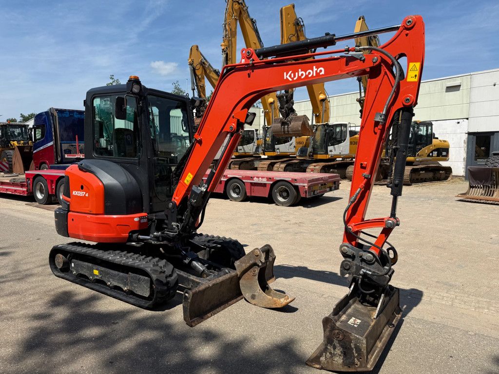 Kubota K037