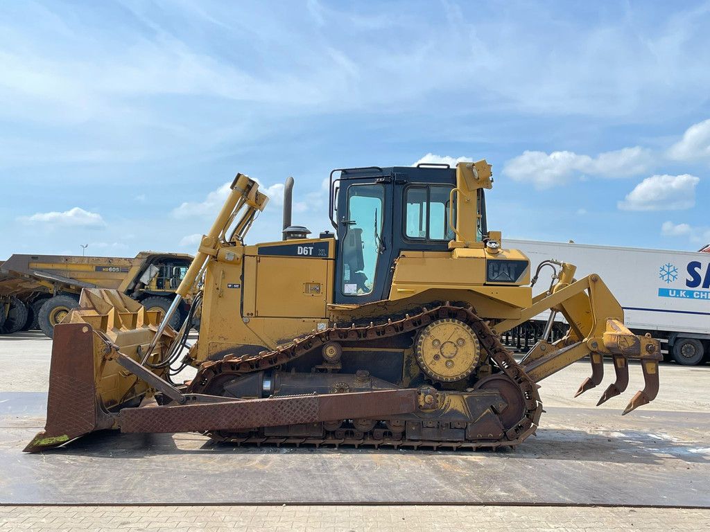 Caterpillar D6T XL