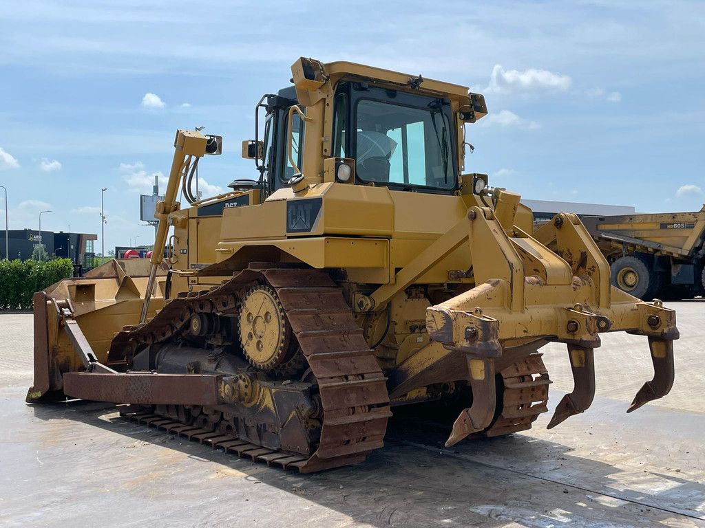 Caterpillar D6T XL