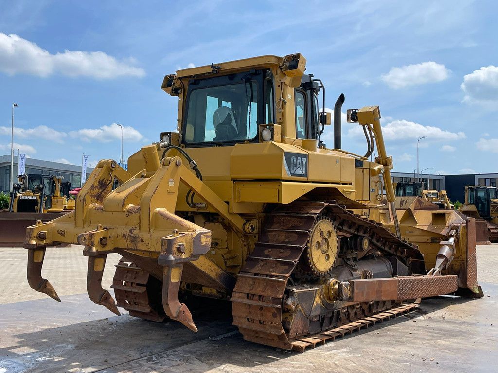 Caterpillar D6T XL