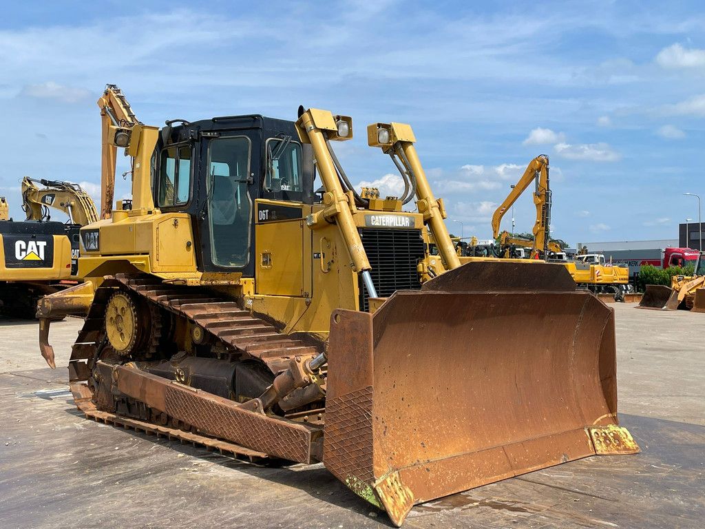 Caterpillar D6T XL