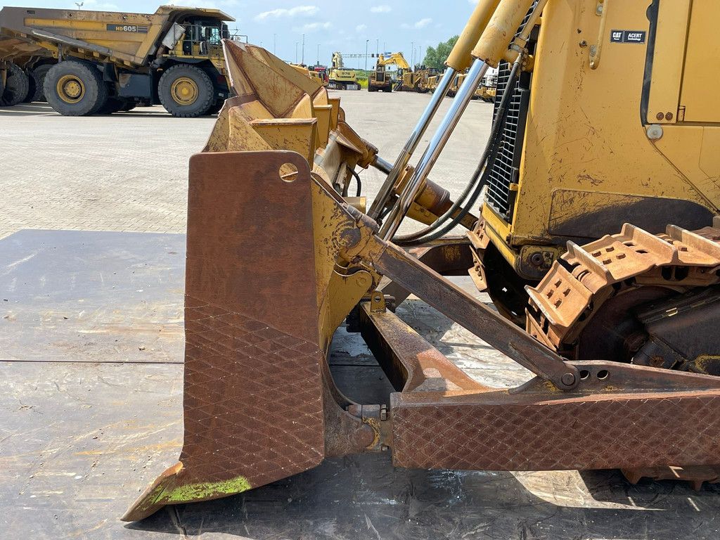 Caterpillar D6T XL