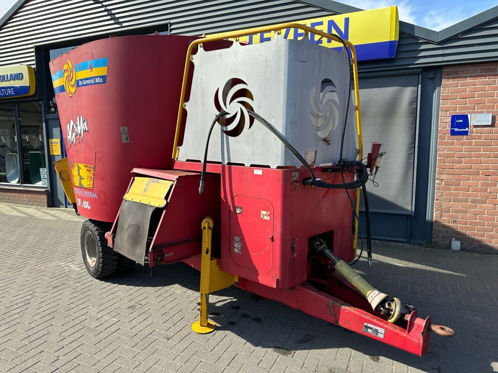 AGM BF1100 voerwagen