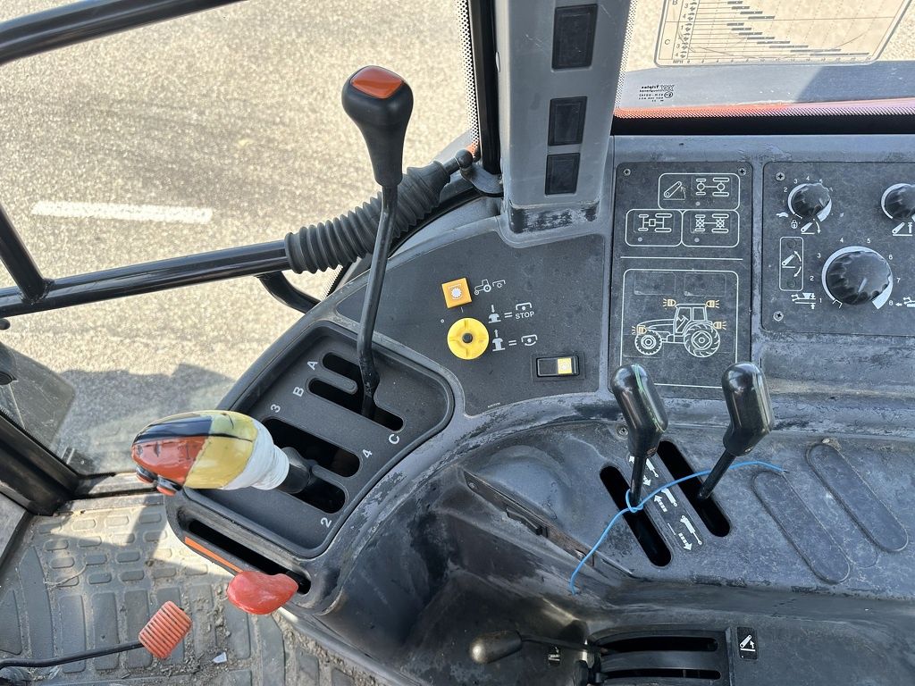 New Holland M100