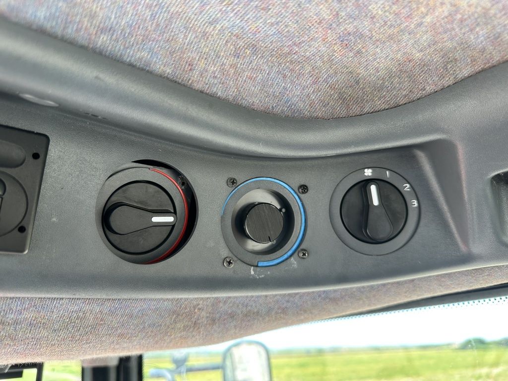 New Holland M100