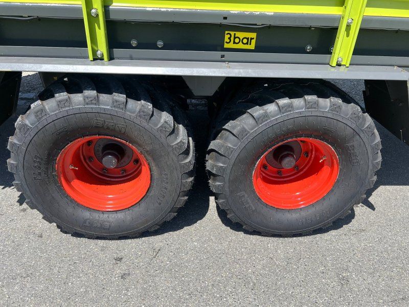 Claas Quantum 5500 P im guten Zustand und mit neuen Reifen