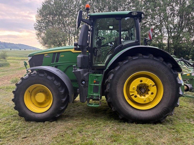 John Deere 6R 250