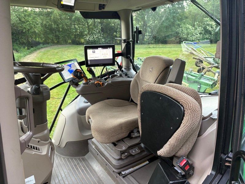 John Deere 6R 250