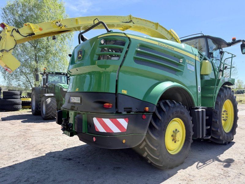 John Deere 8300