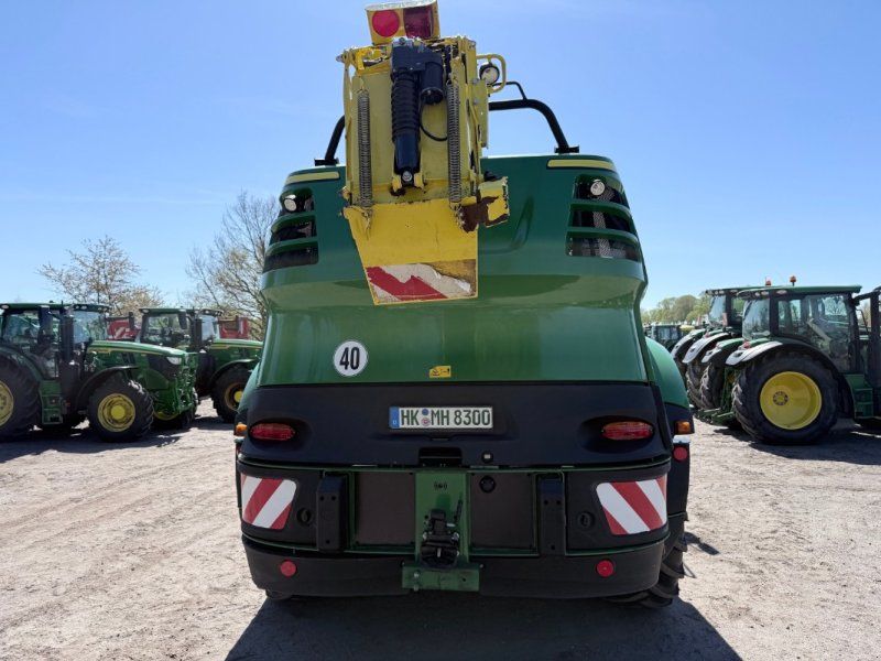 John Deere 8300