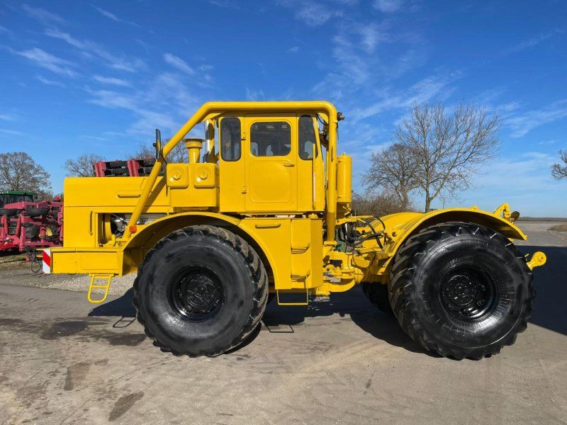 Kirovets K700A V8