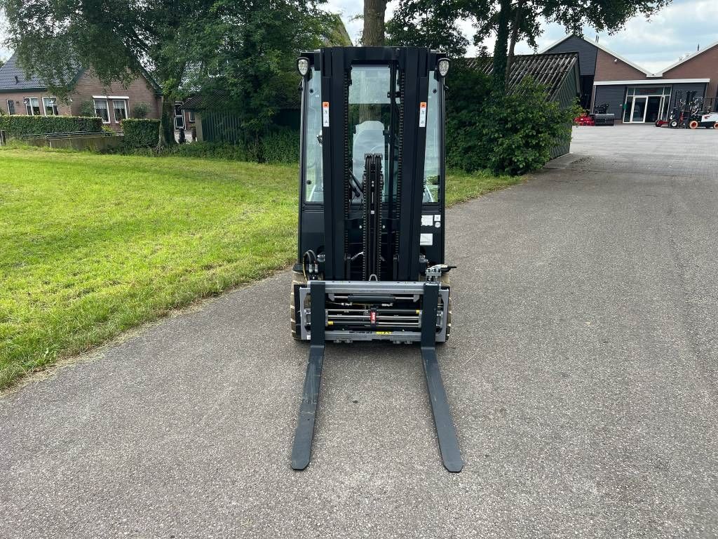 Bobcat B 25 X-7 Plus