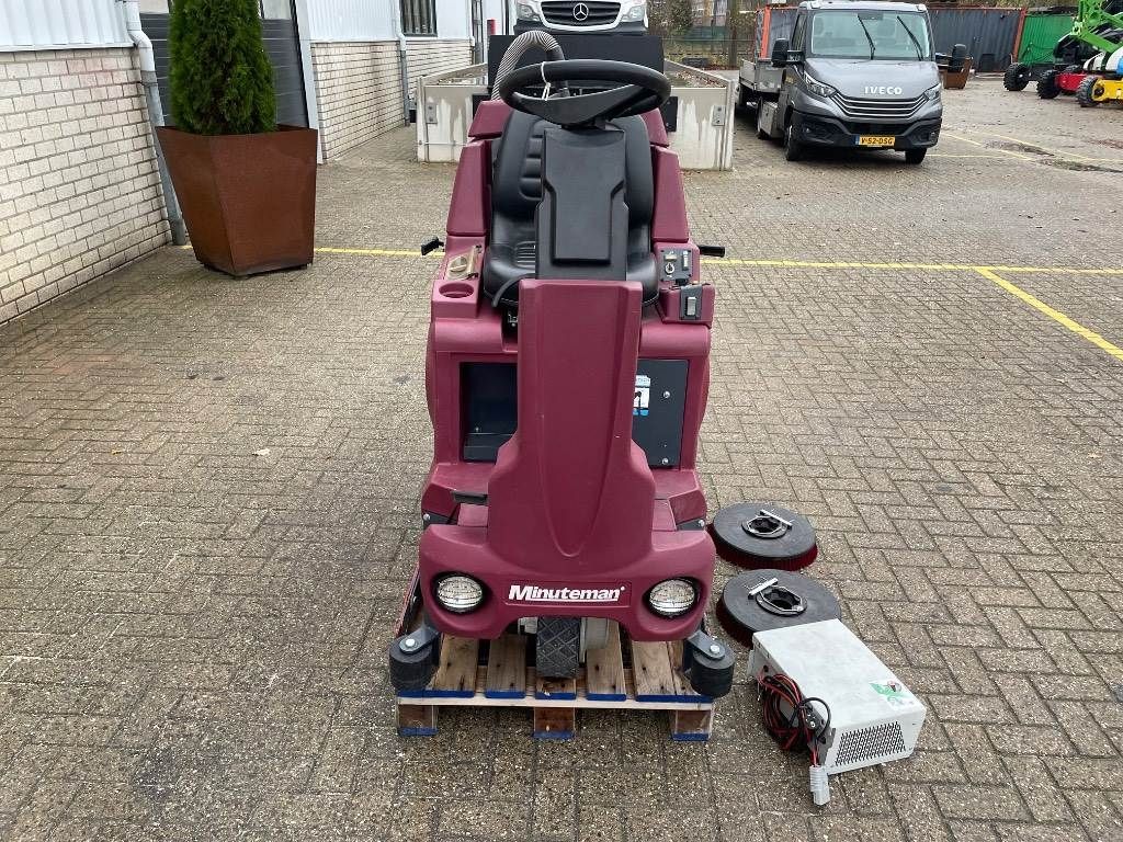 MINUTEMAN Powerboss SC2832E