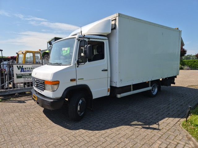 Mercedes Vario 813 bakwagen met laadklep