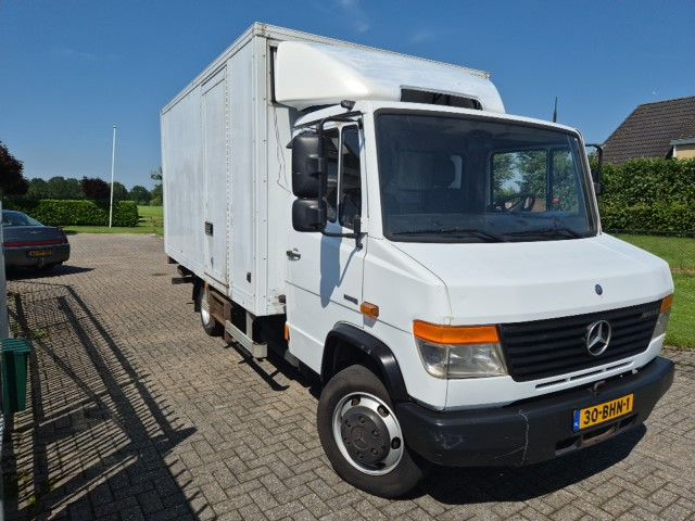 Mercedes Vario 813 bakwagen met laadklep