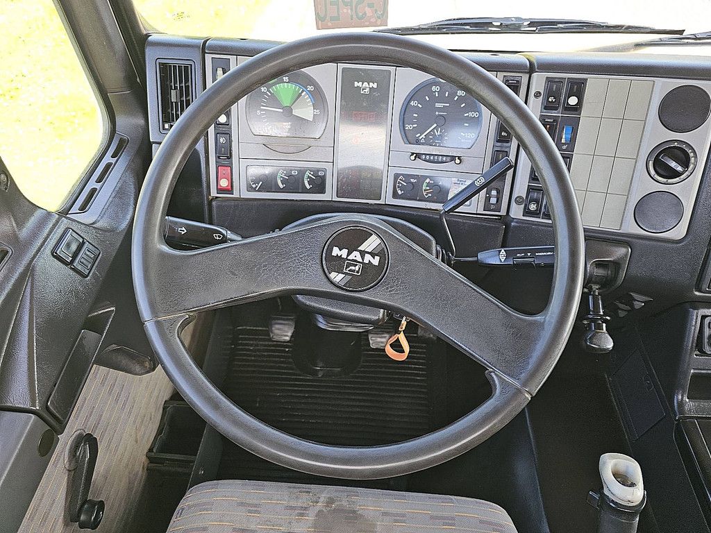 M.A.N. 26.403 F2000 6x4 manual