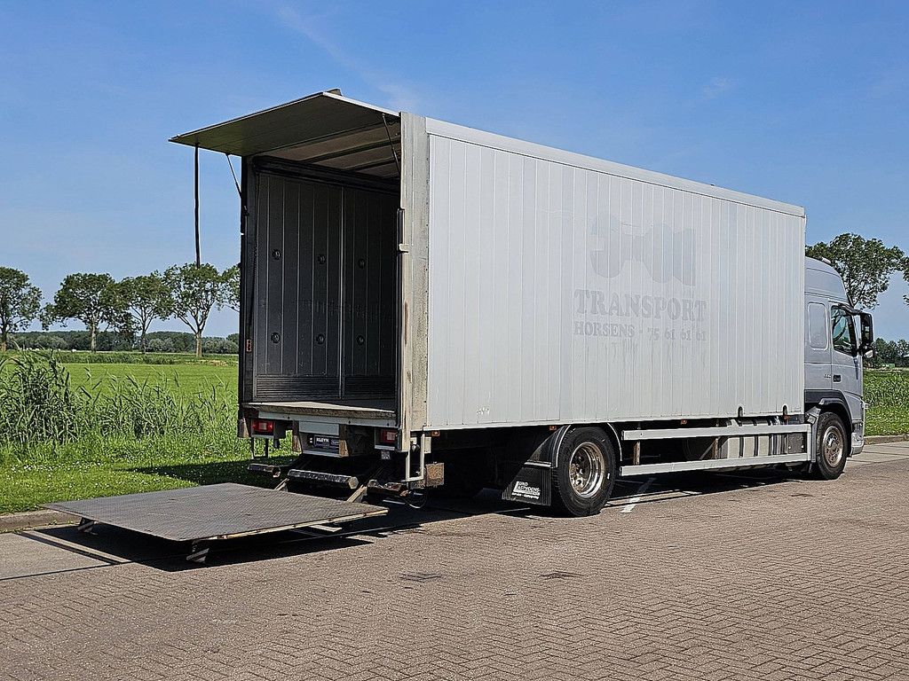 VOLVO FM 11.330 globe lift side door