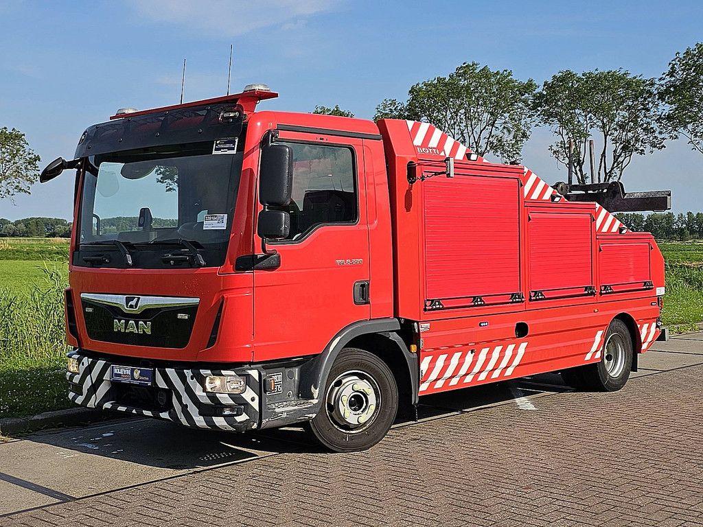 M.A.N. 8.220 TGL 8.8t bottie lift 8t