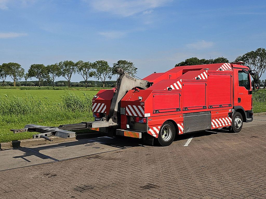 M.A.N. 8.220 TGL 8.8t bottie lift 8t