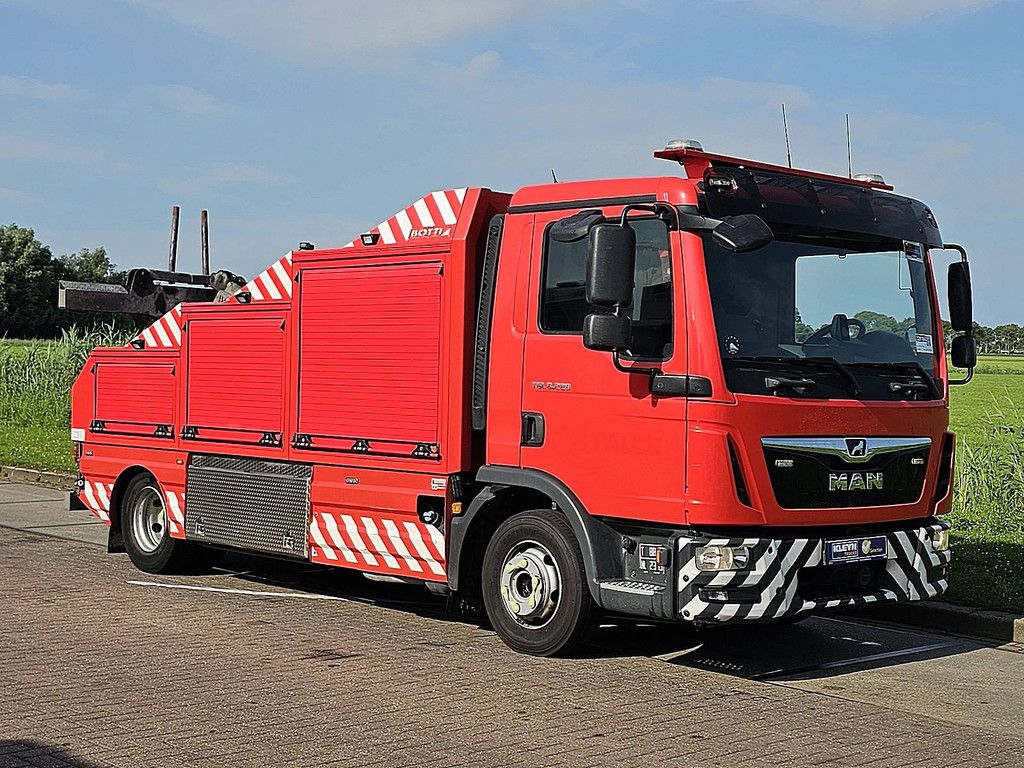 M.A.N. 8.220 TGL 8.8t bottie lift 8t