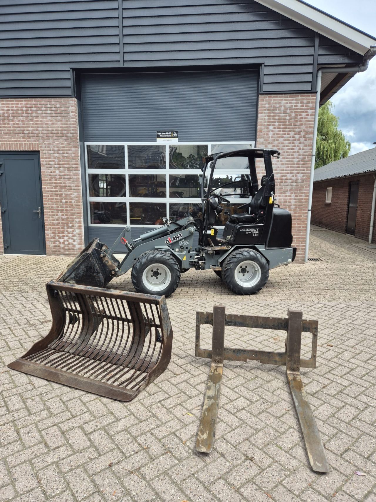 Giant D332SWT Xtra HD shovel bj 2019 /zwart /3 aanbouwdelen