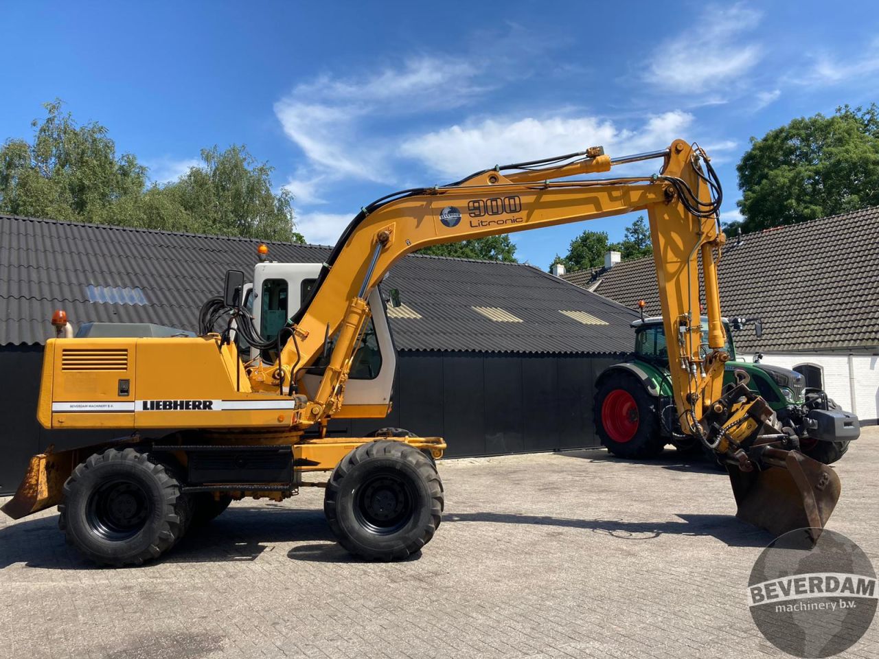 Liebherr A900 Litronic
