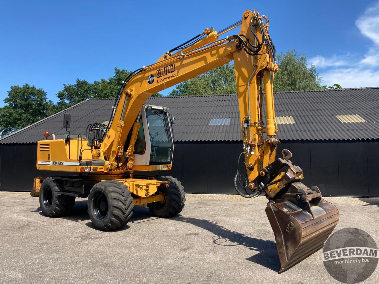 Liebherr A900 Litronic