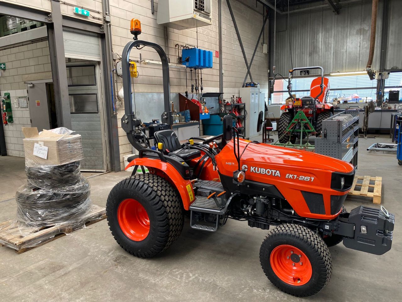 Kubota EK1-261 HST nieuw compleet met gazonbanden